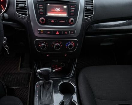 Серый Киа Соренто, объемом двигателя 2.3 л и пробегом 212 тыс. км за 12000 $, фото 7 на Automoto.ua