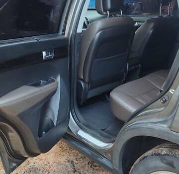 Сірий Кіа Соренто, об'ємом двигуна 2 л та пробігом 194 тис. км за 17500 $, фото 4 на Automoto.ua