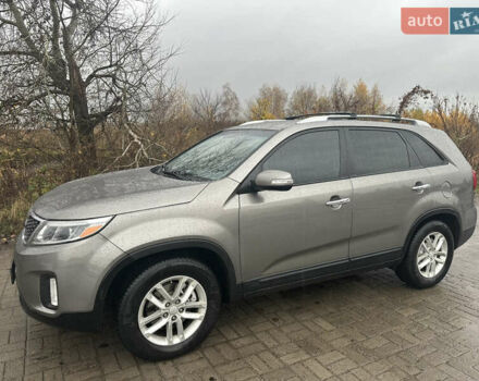 Киа Соренто 2013 в Ахтырке на Automoto.ua Серый Киа Соренто, объемом двигателя 2.36 л и пробегом 135 тыс. км за 12000 $, фото 5 на Automoto.ua