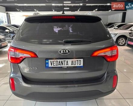Сірий Кіа Соренто, об'ємом двигуна 2 л та пробігом 156 тис. км за 15900 $, фото 6 на Automoto.ua