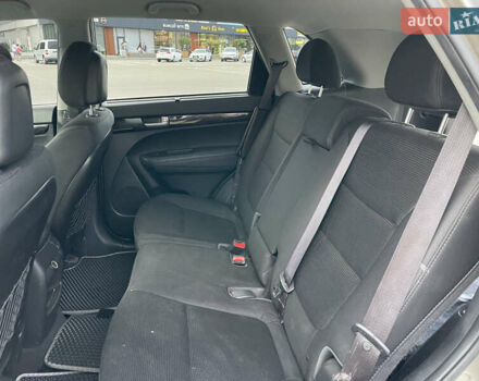 Сірий Кіа Соренто, об'ємом двигуна 2.36 л та пробігом 212 тис. км за 10000 $, фото 13 на Automoto.ua