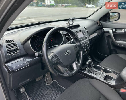 Сірий Кіа Соренто, об'ємом двигуна 2.36 л та пробігом 212 тис. км за 10000 $, фото 10 на Automoto.ua