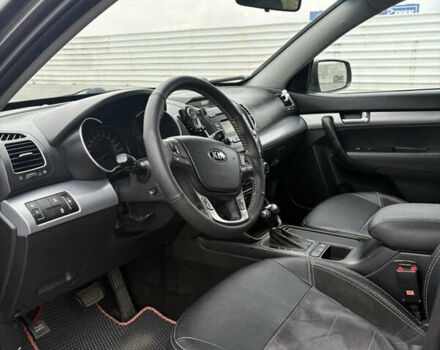 Серый Киа Соренто, объемом двигателя 2.2 л и пробегом 200 тыс. км за 15600 $, фото 9 на Automoto.ua