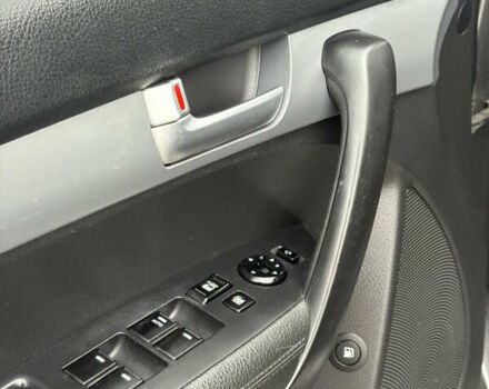 Серый Киа Соренто, объемом двигателя 2.2 л и пробегом 200 тыс. км за 15600 $, фото 12 на Automoto.ua