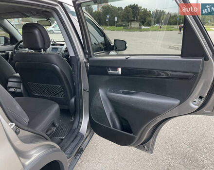 Сірий Кіа Соренто, об'ємом двигуна 2.36 л та пробігом 212 тис. км за 10000 $, фото 19 на Automoto.ua