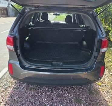 Серый Киа Соренто, объемом двигателя 2.2 л и пробегом 183 тыс. км за 15000 $, фото 4 на Automoto.ua