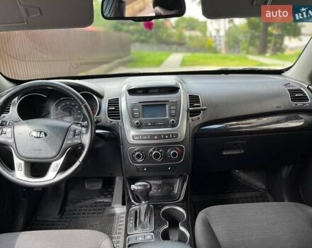 Серый Киа Соренто, объемом двигателя 2.4 л и пробегом 140 тыс. км за 13500 $, фото 15 на Automoto.ua