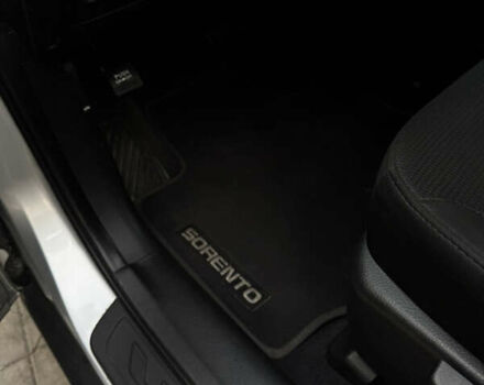 Киа Соренто 2013 в Сумах на Automoto.ua Серый Киа Соренто, объемом двигателя 2.36 л и пробегом 170 тыс. км за 11000 $, фото 10 на Automoto.ua