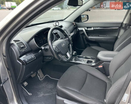 Сірий Кіа Соренто, об'ємом двигуна 2.36 л та пробігом 212 тис. км за 10000 $, фото 11 на Automoto.ua