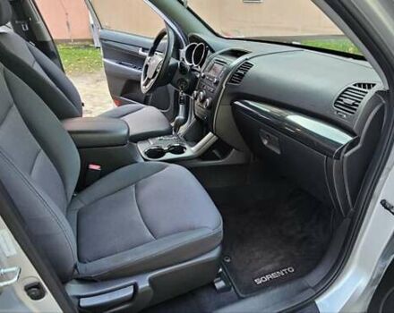 Киа Соренто 2013 в Киеве на Automoto.ua Серый Киа Соренто, объемом двигателя 2.4 л и пробегом 230 тыс. км за 9999 $, фото 5 на Automoto.ua