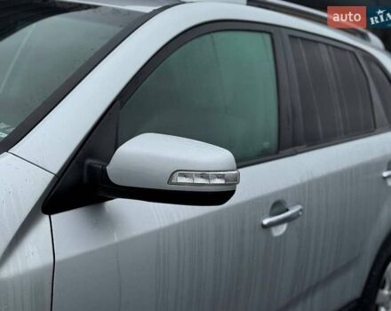 Сірий Кіа Соренто, об'ємом двигуна 2.36 л та пробігом 193 тис. км за 12300 $, фото 4 на Automoto.ua