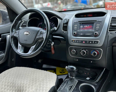 Сірий Кіа Соренто, об'ємом двигуна 2.36 л та пробігом 155 тис. км за 14800 $, фото 18 на Automoto.ua
