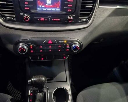 Серый Киа Соренто, объемом двигателя 2.4 л и пробегом 262 тыс. км за 13250 $, фото 3 на Automoto.ua