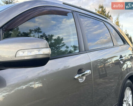 Сірий Кіа Соренто, об'ємом двигуна 2.35 л та пробігом 191 тис. км за 14500 $, фото 13 на Automoto.ua