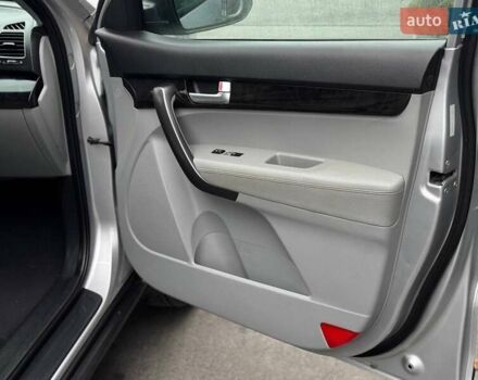 Сірий Кіа Соренто, об'ємом двигуна 2.36 л та пробігом 193 тис. км за 12300 $, фото 45 на Automoto.ua