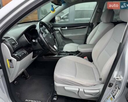 Сірий Кіа Соренто, об'ємом двигуна 2.36 л та пробігом 193 тис. км за 12300 $, фото 28 на Automoto.ua