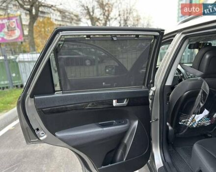 Серый Киа Соренто, объемом двигателя 2.36 л и пробегом 1 тыс. км за 12500 $, фото 17 на Automoto.ua