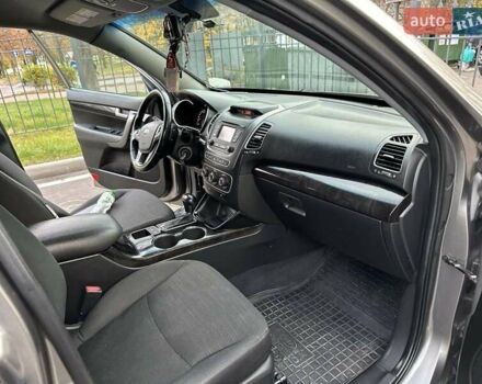 Серый Киа Соренто, объемом двигателя 2.36 л и пробегом 1 тыс. км за 12500 $, фото 16 на Automoto.ua