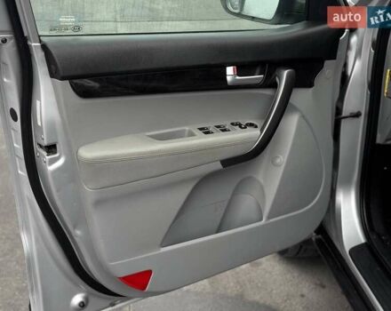 Сірий Кіа Соренто, об'ємом двигуна 2.36 л та пробігом 193 тис. км за 12300 $, фото 26 на Automoto.ua