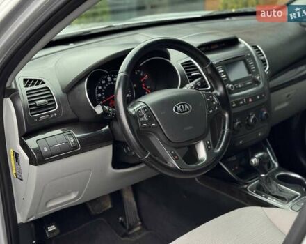 Сірий Кіа Соренто, об'ємом двигуна 2.36 л та пробігом 193 тис. км за 12300 $, фото 29 на Automoto.ua