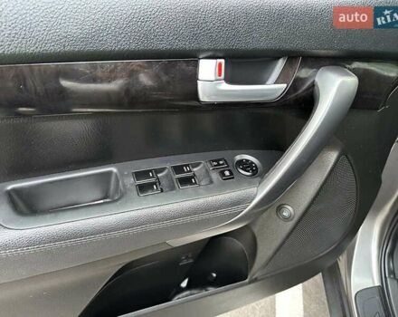 Серый Киа Соренто, объемом двигателя 2.36 л и пробегом 1 тыс. км за 12500 $, фото 10 на Automoto.ua