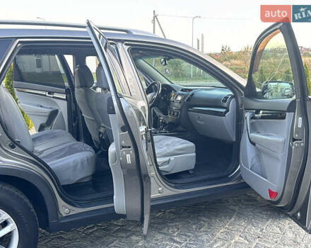 Сірий Кіа Соренто, об'ємом двигуна 2.35 л та пробігом 191 тис. км за 14500 $, фото 37 на Automoto.ua