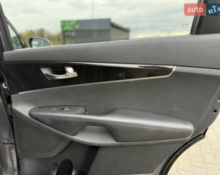 Киа Соренто 2015 в Луцке на Automoto.ua Серый Киа Соренто, объемом двигателя 2 л и пробегом 238 тыс. км за 17700 $, фото 42 на Automoto.ua