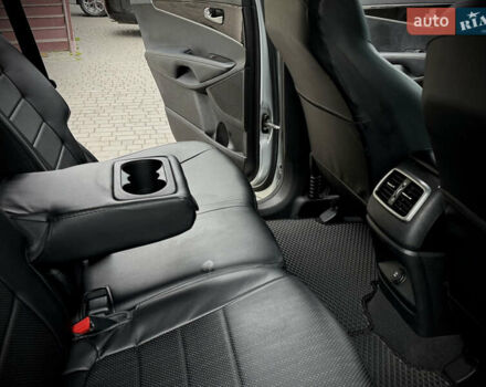 Серый Киа Соренто, объемом двигателя 2.36 л и пробегом 208 тыс. км за 14500 $, фото 15 на Automoto.ua