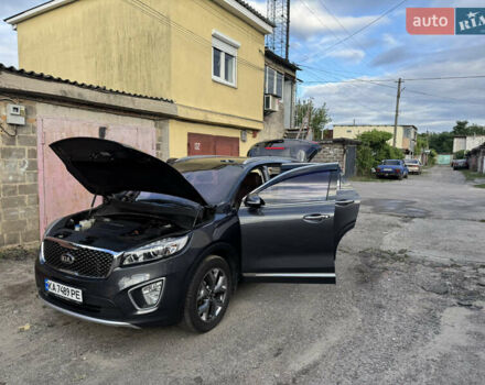 Киа Соренто 2015 в Киеве на Automoto.ua Серый Киа Соренто, объемом двигателя 2.2 л и пробегом 235 тыс. км за 22000 $, фото 2 на Automoto.ua