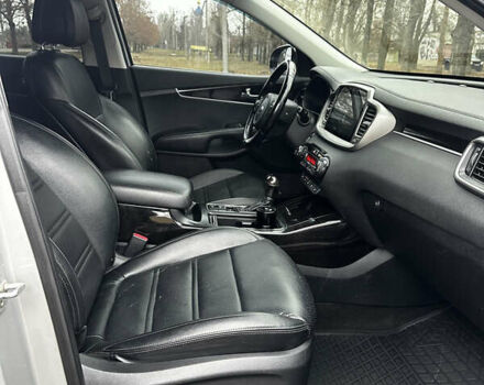 Сірий Кіа Соренто, об'ємом двигуна 2 л та пробігом 178 тис. км за 20500 $, фото 14 на Automoto.ua