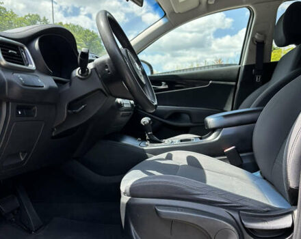 Киа Соренто 2015 в Львове на Automoto.ua Серый Киа Соренто, объемом двигателя 2.4 л и пробегом 134 тыс. км за 14200 $, фото 17 на Automoto.ua