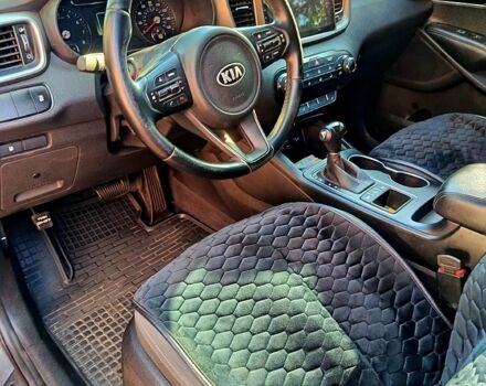 Серый Киа Соренто, объемом двигателя 2.4 л и пробегом 135 тыс. км за 14000 $, фото 7 на Automoto.ua