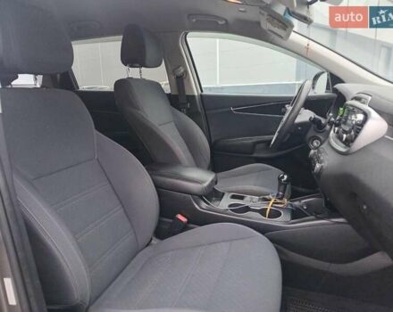 Серый Киа Соренто, объемом двигателя 3.3 л и пробегом 198 тыс. км за 16990 $, фото 28 на Automoto.ua