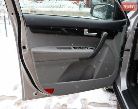 Серый Киа Соренто, объемом двигателя 2.4 л и пробегом 77 тыс. км за 12900 $, фото 11 на Automoto.ua