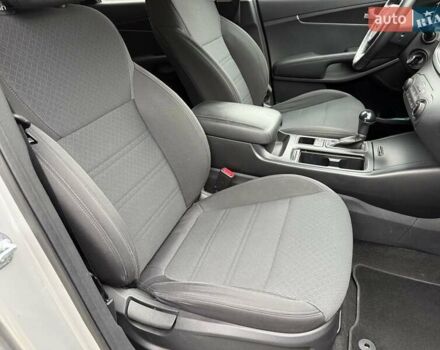 Серый Киа Соренто, объемом двигателя 2.2 л и пробегом 243 тыс. км за 19500 $, фото 22 на Automoto.ua