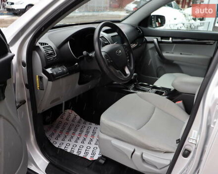 Серый Киа Соренто, объемом двигателя 2.4 л и пробегом 77 тыс. км за 12900 $, фото 13 на Automoto.ua