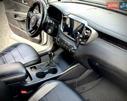 Серый Киа Соренто, объемом двигателя 2.36 л и пробегом 208 тыс. км за 14500 $, фото 10 на Automoto.ua