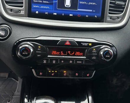 Сірий Кіа Соренто, об'ємом двигуна 2 л та пробігом 178 тис. км за 20500 $, фото 21 на Automoto.ua