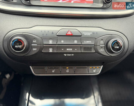 Сірий Кіа Соренто, об'ємом двигуна 2 л та пробігом 238 тис. км за 17550 $, фото 56 на Automoto.ua