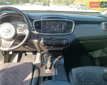 Серый Киа Соренто, объемом двигателя 2.2 л и пробегом 180 тыс. км за 20500 $, фото 4 на Automoto.ua