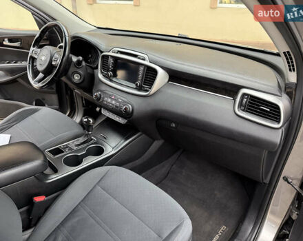 Серый Киа Соренто, объемом двигателя 2.4 л и пробегом 137 тыс. км за 15700 $, фото 8 на Automoto.ua