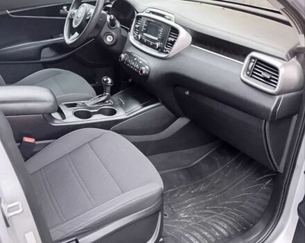 Серый Киа Соренто, объемом двигателя 4 л и пробегом 56 тыс. км за 327 $, фото 4 на Automoto.ua