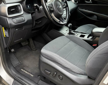 Серый Киа Соренто, объемом двигателя 2.4 л и пробегом 137 тыс. км за 15700 $, фото 18 на Automoto.ua