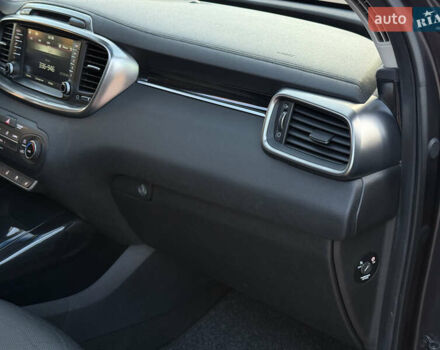 Сірий Кіа Соренто, об'ємом двигуна 2.2 л та пробігом 223 тис. км за 20750 $, фото 102 на Automoto.ua