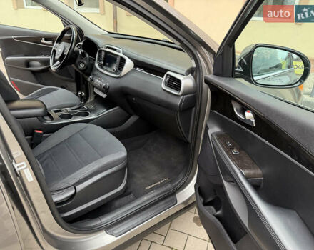 Серый Киа Соренто, объемом двигателя 2.4 л и пробегом 137 тыс. км за 15700 $, фото 17 на Automoto.ua