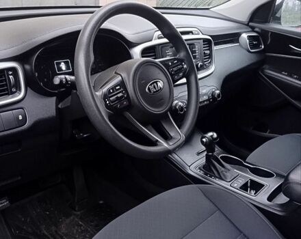 Серый Киа Соренто, объемом двигателя 4 л и пробегом 56 тыс. км за 327 $, фото 6 на Automoto.ua