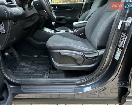 Серый Киа Соренто, объемом двигателя 2.36 л и пробегом 108 тыс. км за 14700 $, фото 53 на Automoto.ua