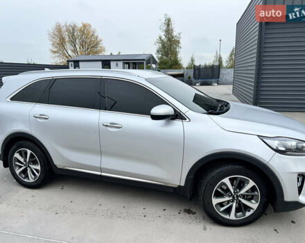 Киа Соренто 2017 в Василькове на Automoto.ua Серый Киа Соренто, объемом двигателя 2.2 л и пробегом 194 тыс. км за 23000 $, фото 4 на Automoto.ua
