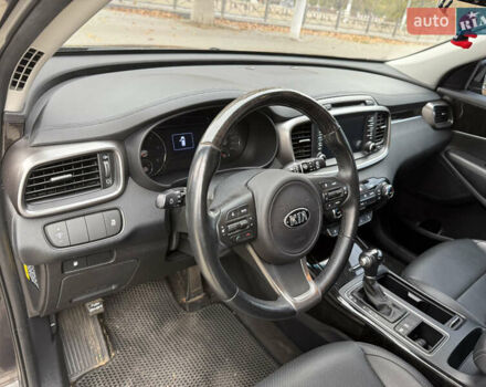 Серый Киа Соренто, объемом двигателя 2 л и пробегом 142 тыс. км за 21100 $, фото 10 на Automoto.ua