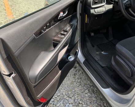 Серый Киа Соренто, объемом двигателя 2.4 л и пробегом 125 тыс. км за 15200 $, фото 24 на Automoto.ua